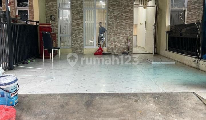 Rumah Renov Taman Surya 5 Semi Furnished 3 Bedroom
