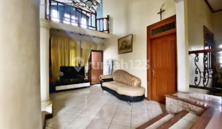 Dijual Rumah Asri 2 Lantai Dengan Swimming Pool Daerah Cilandak