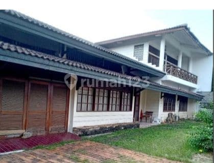 Rumah Besar di Petukangan Jakarta Selatan
