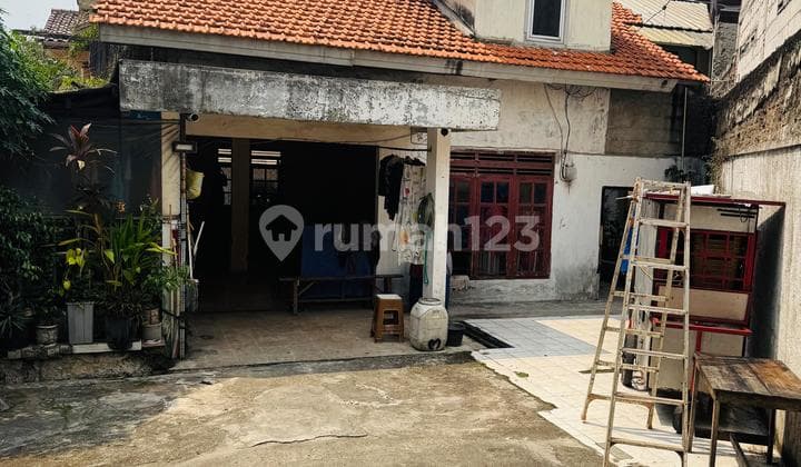 Rumah Tua, Hitung Tanah Di Ciledug Raya
