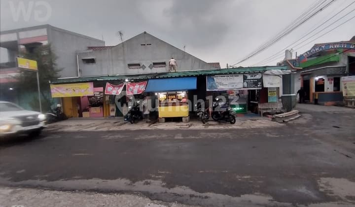 House for Sale in Bumi Teluk Jambe with Bonus of 5 Rentals & 4 Shop Houses in Karawang | Strategic Investment