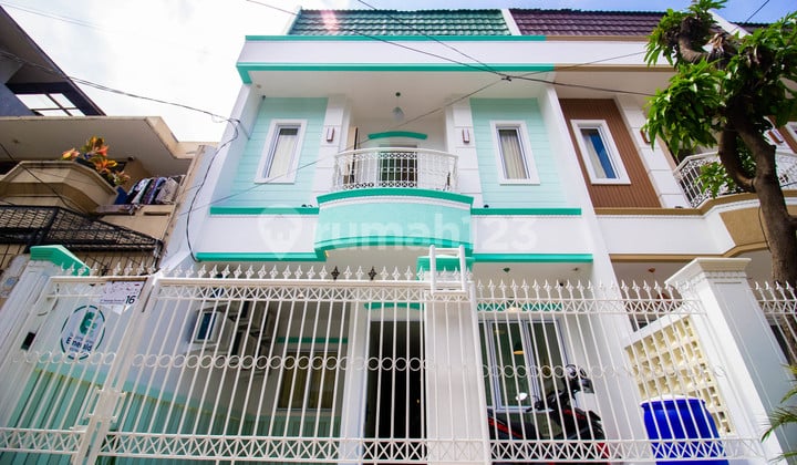 4-Story Boarding House with 20 Fully Occupied Rooms in Tanjung Duren, West Jakarta - Fully Furnished