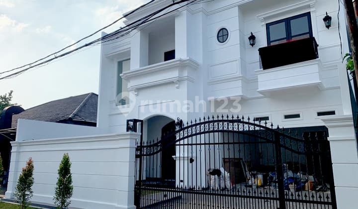Rumah Mewah Dijual di Cempaka Putih, Dalam Komplek Elit, Tenang, Asri, Bebas Banjir