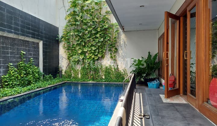 Rumah di Pondok Indah, Area Tenang, Dekat Taman, Langka