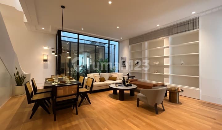 Rumah Mewah 3 Lantai di Komplek Eksklusif Pondok Indah – Ada Rooftop, Dekat PIM