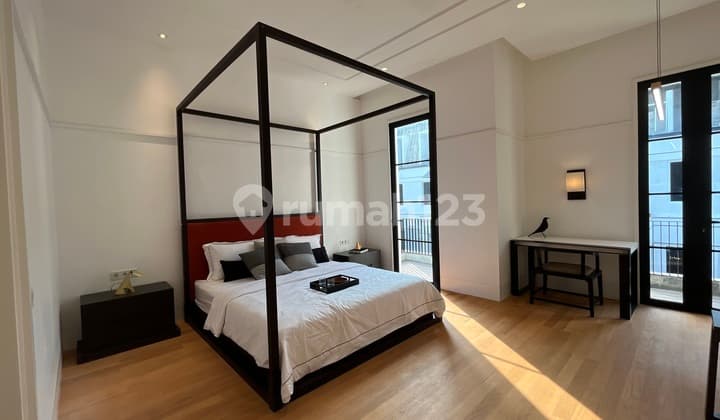 Rumah Mewah 3 Lantai di Komplek Eksklusif Pondok Indah – Ada Rooftop, Dekat PIM