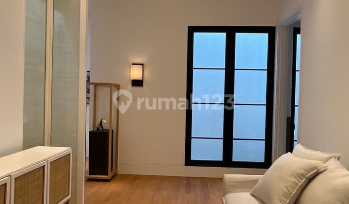 Rumah Mewah 3 Lantai di Komplek Eksklusif Pondok Indah – Ada Rooftop, Dekat PIM