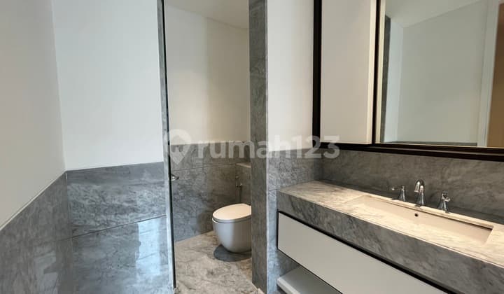 Rumah Mewah 3 Lantai di Komplek Eksklusif Pondok Indah – Ada Rooftop, Dekat PIM