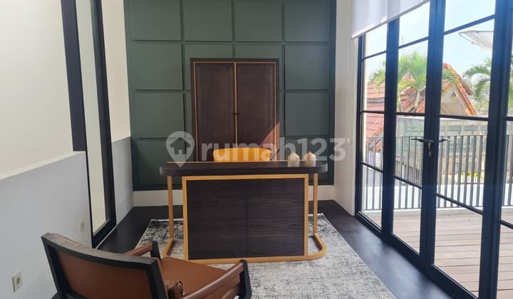 Rumah Mewah 3 Lantai di Komplek Eksklusif Pondok Indah – Ada Rooftop, Dekat PIM