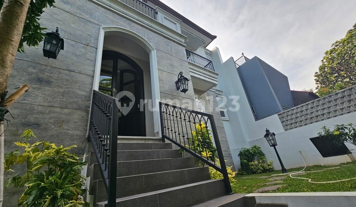 Rumah Mewah 3 Lantai Dijual di Kebayoran Baru – Kolam Renang dan Lift Pribadi