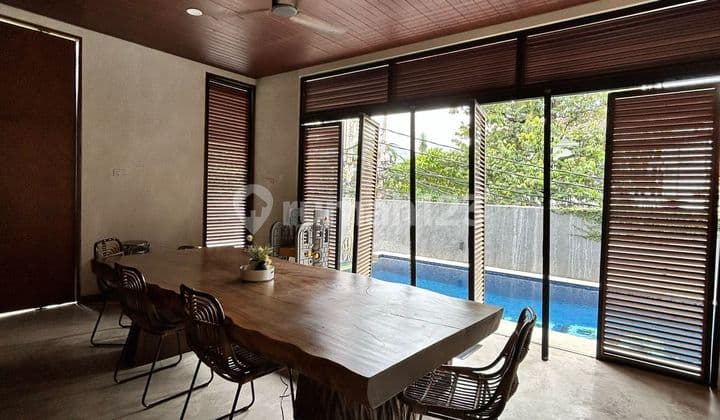 Rumah Mewah Pondok Indah Tersewa - Roi Jelas, Desain Estetik, Ada Solar Panel