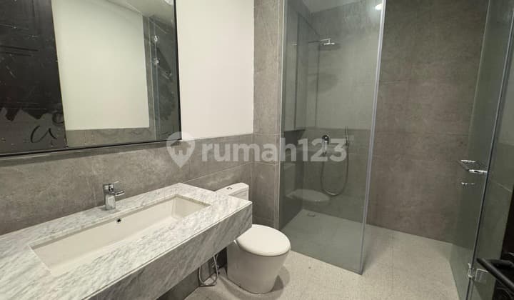 Rumah Mewah 3 Lantai di Komplek Eksklusif Pondok Indah - Ada Rooftop, Dekat Pim