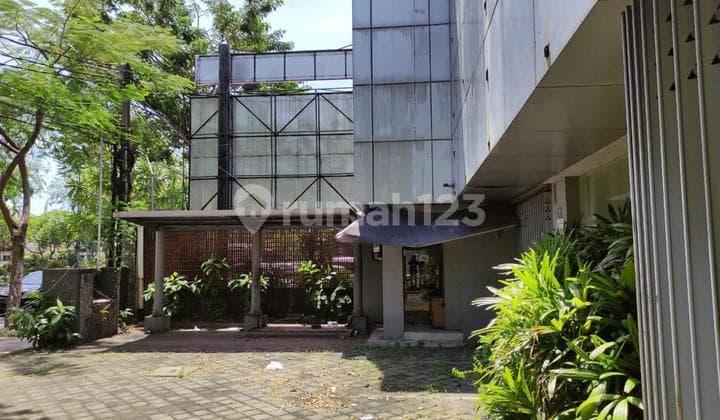 Bangunan Komersial Strategis di Jantung Surabaya Cocok Usaha