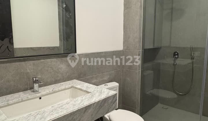 Rumah Mewah 3 Lantai di Komplek Eksklusif Pondok Indah - Ada Rooftop, Dekat Pim