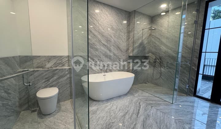 Rumah Mewah 3 Lantai di Komplek Eksklusif Pondok Indah - Ada Rooftop, Dekat Pim