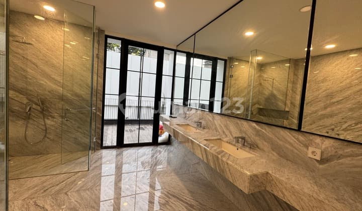 Rumah Mewah 3 Lantai di Komplek Eksklusif Pondok Indah - Ada Rooftop, Dekat Pim