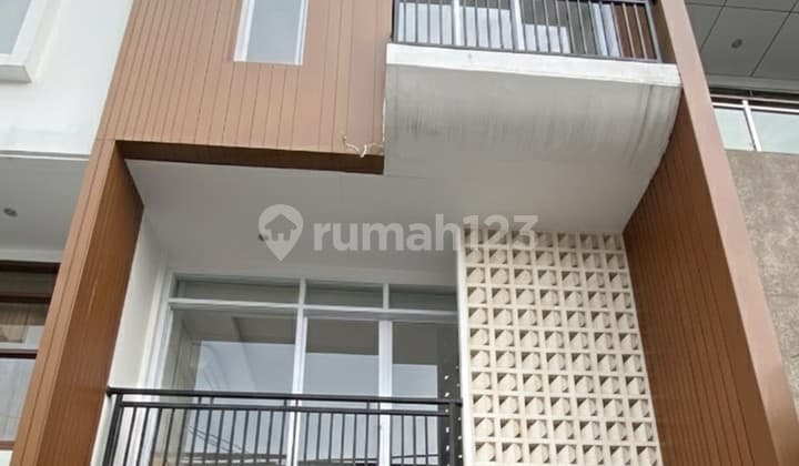 Rumah Modern 3 Lantai Smart Living di Tebet Jakarta Selatan - SHM, Fully Furnished