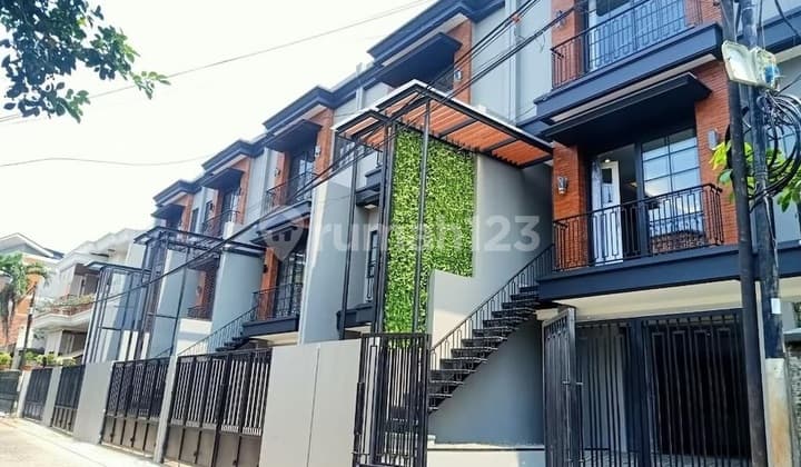 Rumah 3 Lantai Model Country Modern Minimalis Strategis Dekat MRT