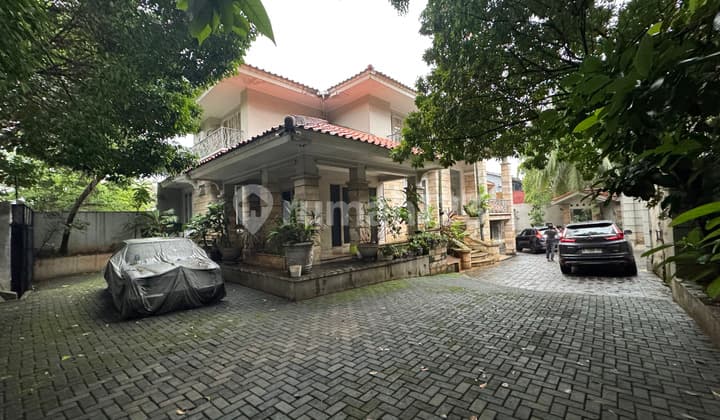 Rumah di Lokasi Strategis Kebayoran Baru - Posisi Huk, Cocok Kantor & Klinik
