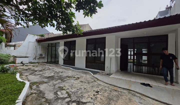 Ready to Occupy, Suitable for Office/Business. Panglima Polim Area. In Front of a Park!