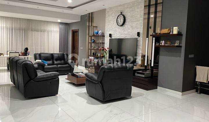 Rumah mewah siap huni. Chofa daerah elite 15M nego bagus