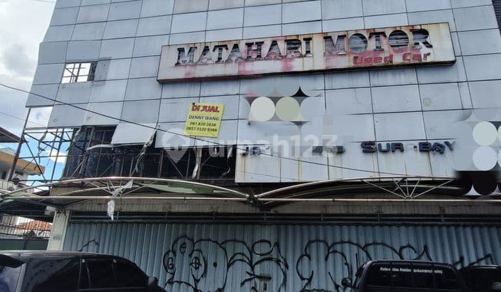 Three-story shop house on main Kertajaya road near SAMSAT, strategic location, 15m negotiable.