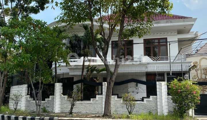 Rumah Mewah Mediteran Raya Kupang Baru Komersial 25m Jalan Raya
