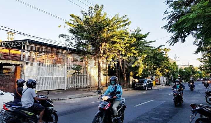 Imam Bonjol Super Commercial, Suitable for Cafe and Restaurant, 13.8m, Rent 320 million.