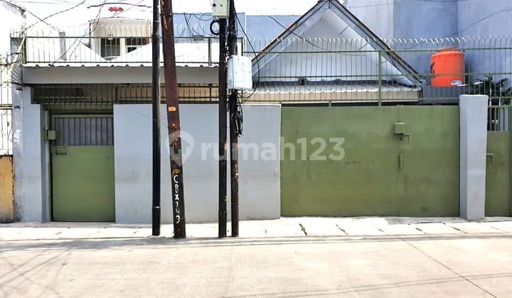 Rumah Lokasi Strategis Cocok Untuk Usaha Di Kesederhanaan, Tamansari, Jakarta Barat