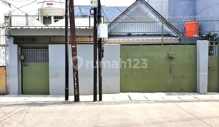 House in a Strategic Location, Suitable for Business in Kesederhanaan, Tamansari, West Jakarta