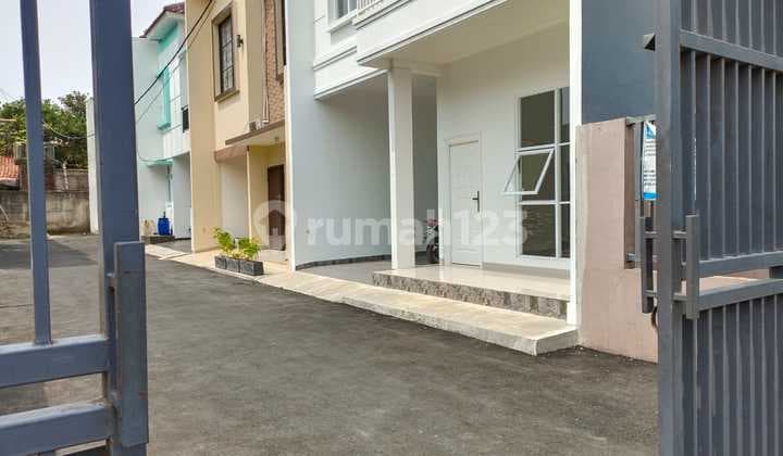 Dijual Rumah Dua Lantai Lokasi Ciputat