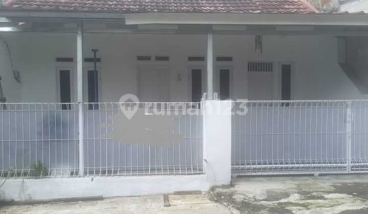 Dijual Rumah Second Lokasi Strategis di Permata Pamulang
