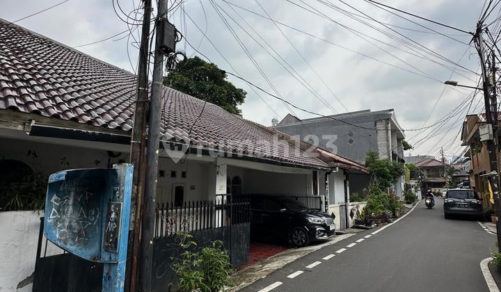 Rumah 1,5 Lantai Hitung Tanah di Petamburan, Jakarta Pusat Wn