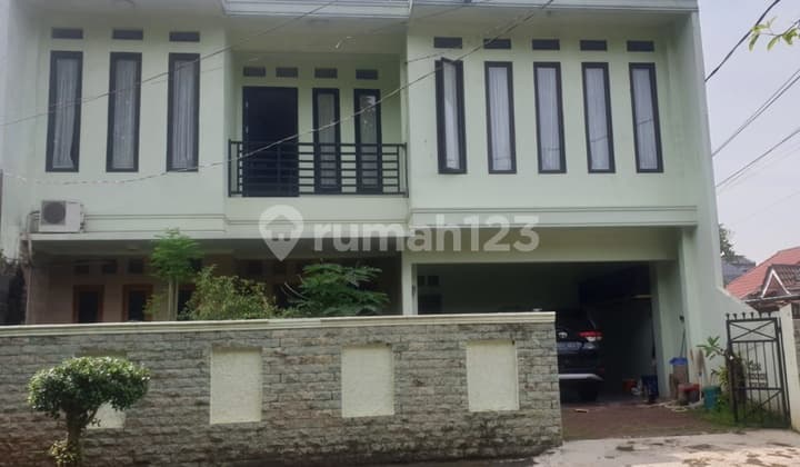 Rumah 2 lantai di Villa Dago Tol dekat kantor Walikota Tangsel