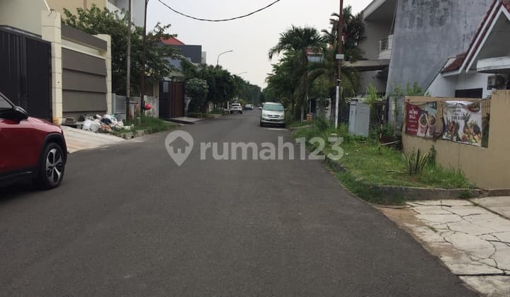 Rumah Lingkungan Tenang Row Jalan 3 Mobil