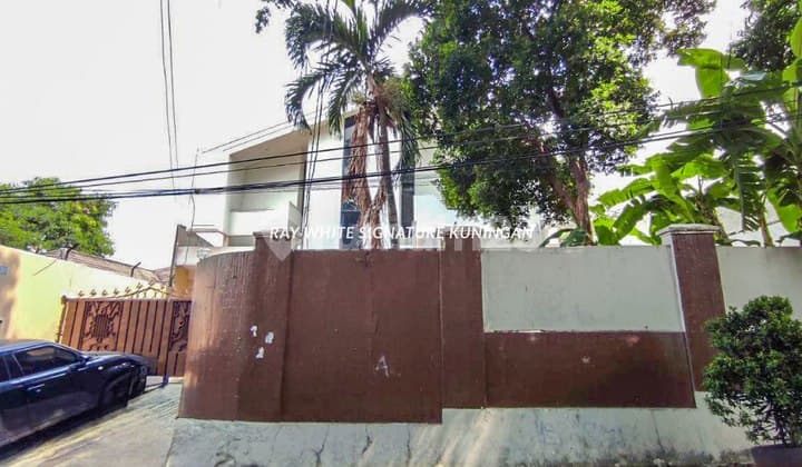 Rumah Lama Terawat Bebas Banjir di Jl Bangka 2 Cocok Untuk Hunian