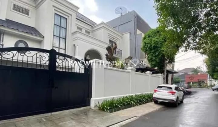 Rumah Mewah di Jl. Panglima Polim X Lokasi Elite Area Tenang