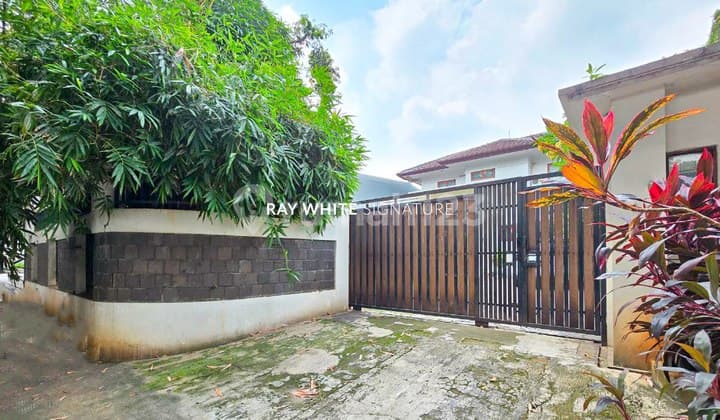 Dijual Rumah Strategis Jl. Pangeran Antasari, bisa usaha