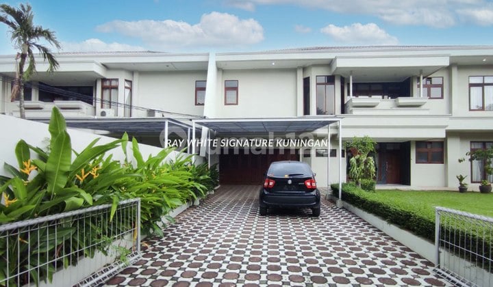 Jervois Park TB Simatupang Complex is located in the Plaza Oleos Complex.