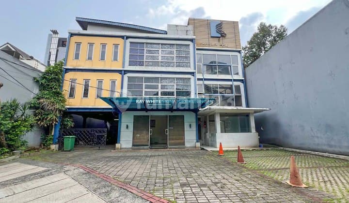 Kantor 3 Lantai di Jl Ubud Mega Kuningan Jakarta Selatan