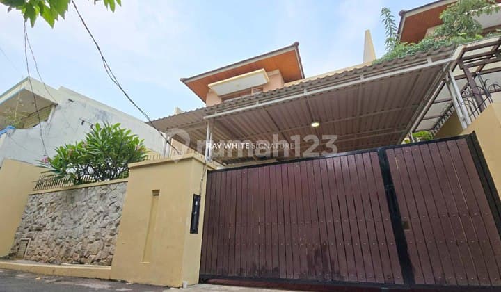 Rumah Town House Siap Huni 2 Lantai di Jl Bungur 18
