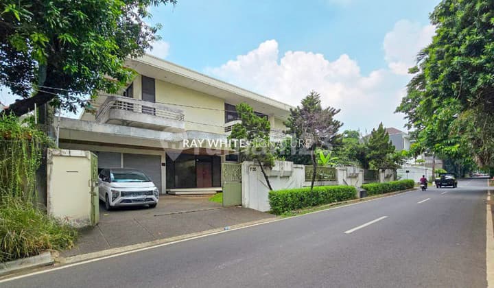 Rent Old 2-Story House on Jl Ametis Kebayoran Lama