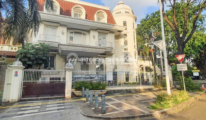 Ruang Usaha Disewakan di Jl Suryo Senopati Bisa Untuk Kantor