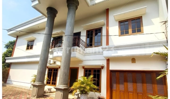 Rumah Mewah Klasik Siap Huni Harga Menarik