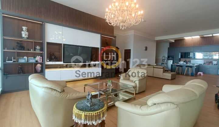 Rumah Mewah di Bukit Sari