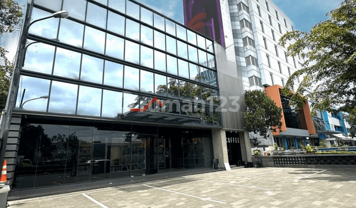 Gedung Kantor Komersial di Area Premium di Slipi, Jakarta Barat