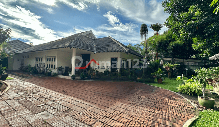 Classic House with Spacious Yard in Cipete, South Jakarta