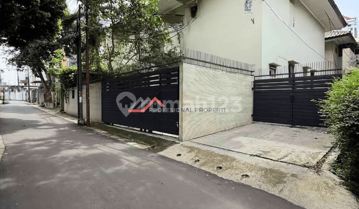 Ready-to-Occupy House at an Attractive Price Behind Citos, Strategic Location Near Toll Gate in Cilandak, South Jakarta