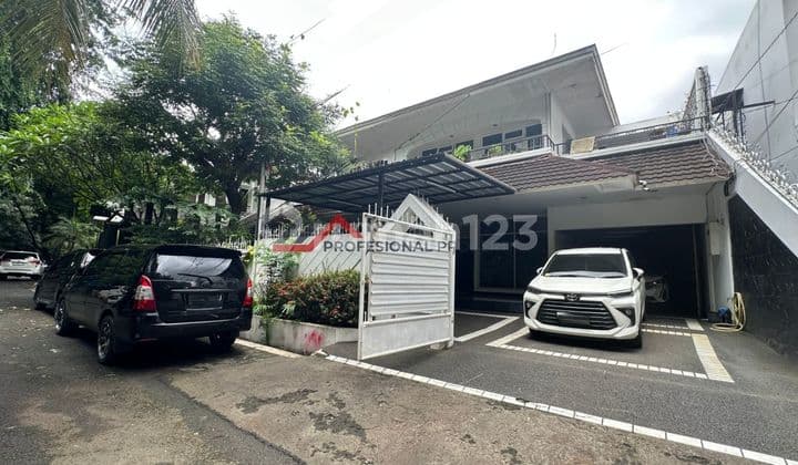 Rumah Kokoh Lingkungan Tenang Dekat Mabes Polri Kebayoran Baru Jakarta Selatan
