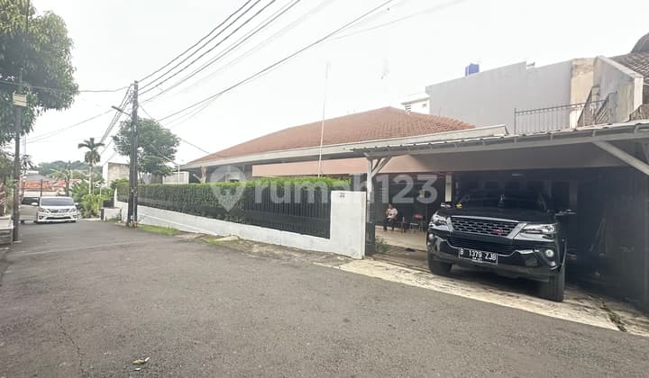 Ready-to-Occupy House in a Complex Near Gandaria City, Kebayoran, South Jakarta